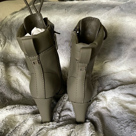 Olive green high heel lace up combat boots size 6.5 brand is Guess - Picture 4 of 6